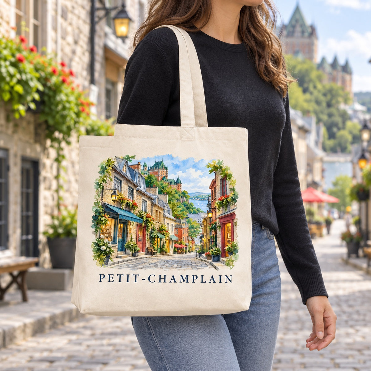 Tote bag Petit-Champlain Premium porté à l'épaule