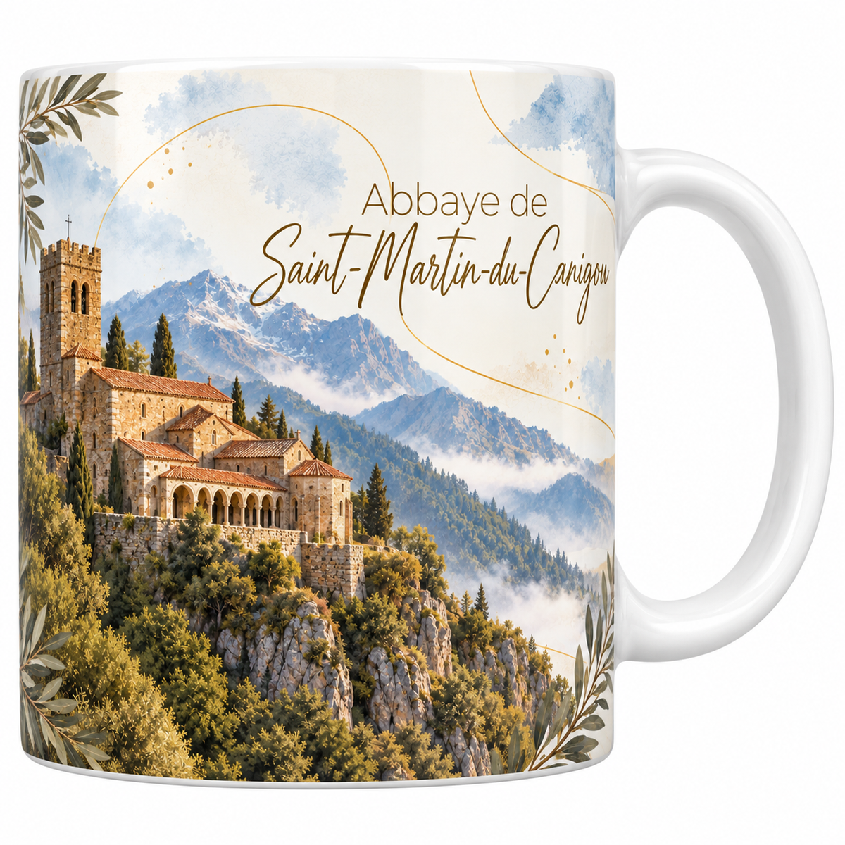 Mug céramique blanche 330 ml illustré de l'abbaye Saint-Martin-du-Canigou à l'aquarelle, le monastère perché sur son éperon rocheux et son clocher lombard crénelé, les sapins et la brume de la vallée, les montagnes au fond, des feuillages d'olivier et le titre Abbaye de Saint-Martin-du-Canigou en lettres dorées