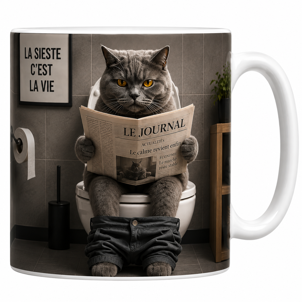 Mug chat aux toilettes en céramique blanche, chartreux jean sur les chevilles plongé dans son journal