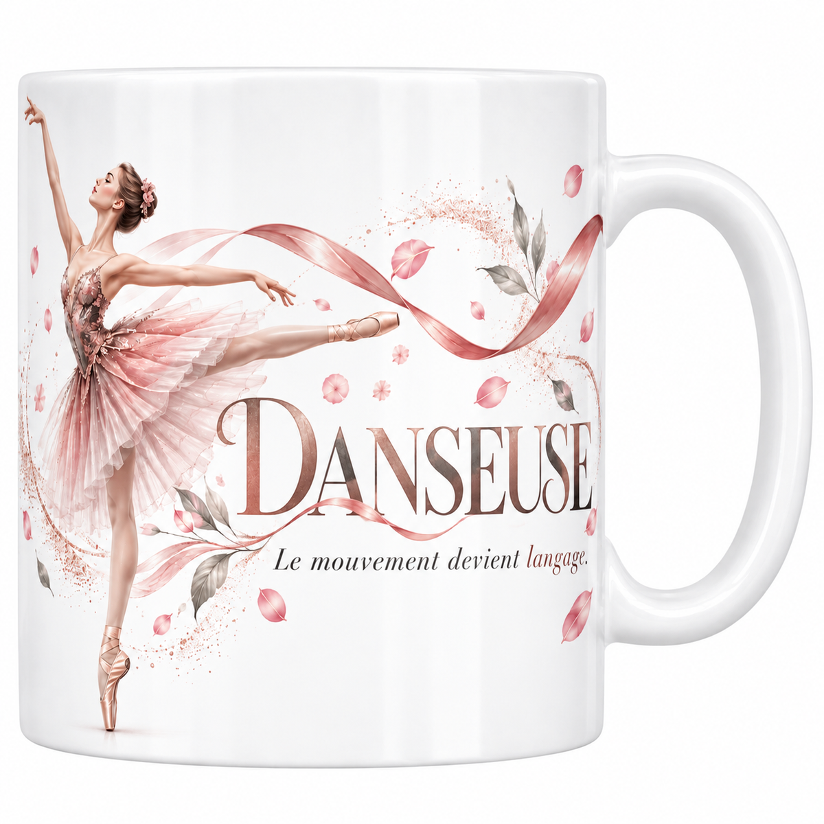 Mug danseuse en céramique blanche 330 ml, le mot DANSEUSE en capitales dégradées rose poudré et gris, la devise en italiques Le mouvement devient langage, une ballerine en tutu rose et pointes en arabesque, des rubans roses, des pétales et des feuillages