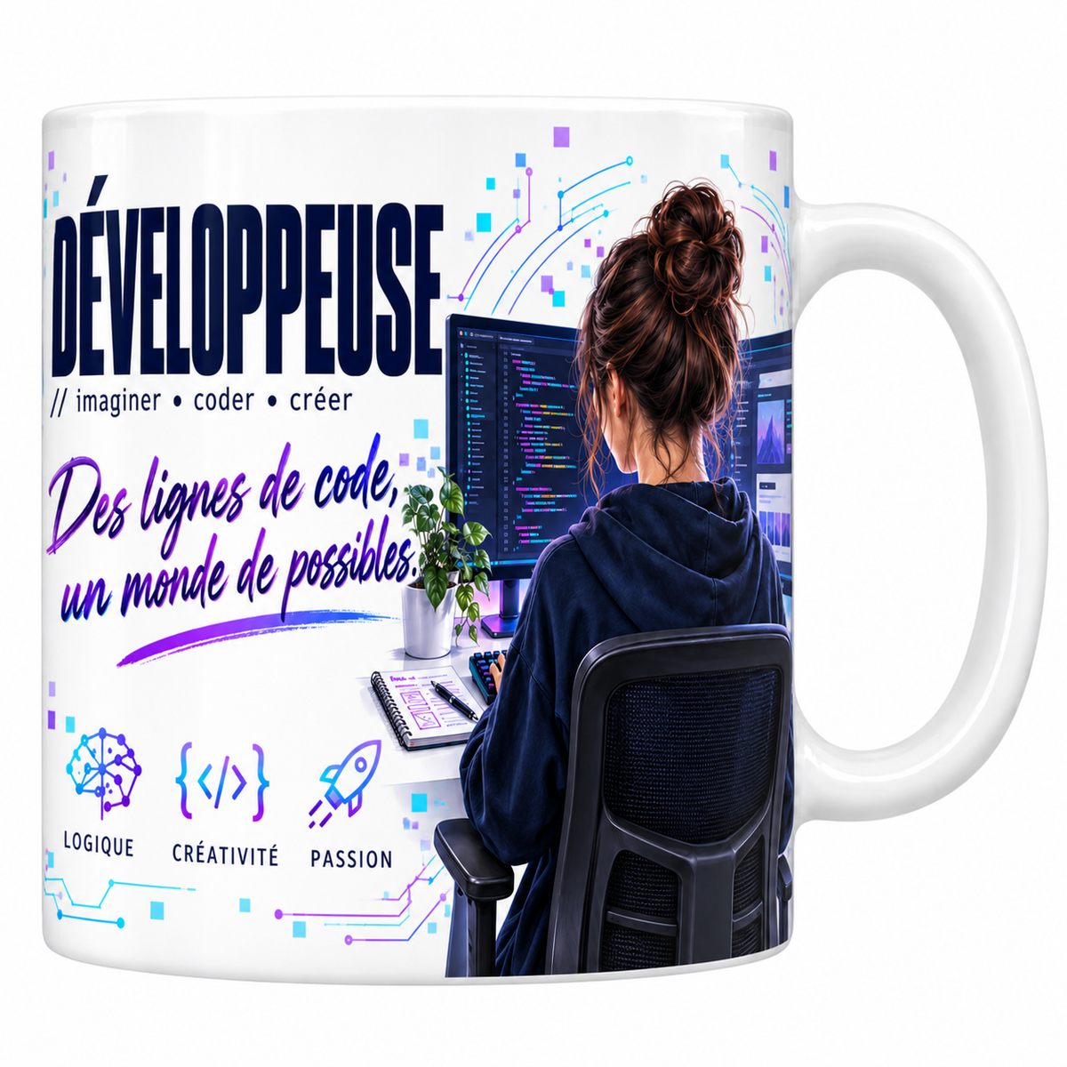 Mug développeuse en céramique blanche 330 ml, décor de circuits imprimés bleu et violet, le mot DÉVELOPPEUSE en grand et la mention manuscrite Des Lignes de Code, un Monde de Possibles, une développeuse en sweat assise de dos devant ses écrans, trois valeurs logique, créativité, passion