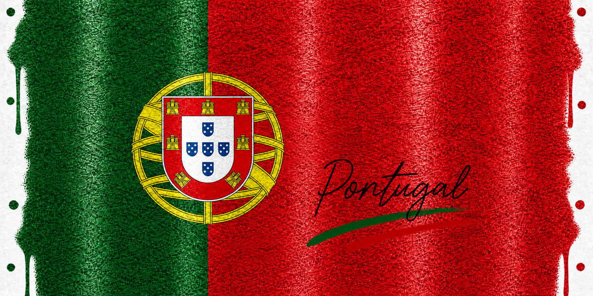 Design du mug Drapeau Portugal : bicolore vert rouge texturé, sphère armillaire et écu, signature au pinceau