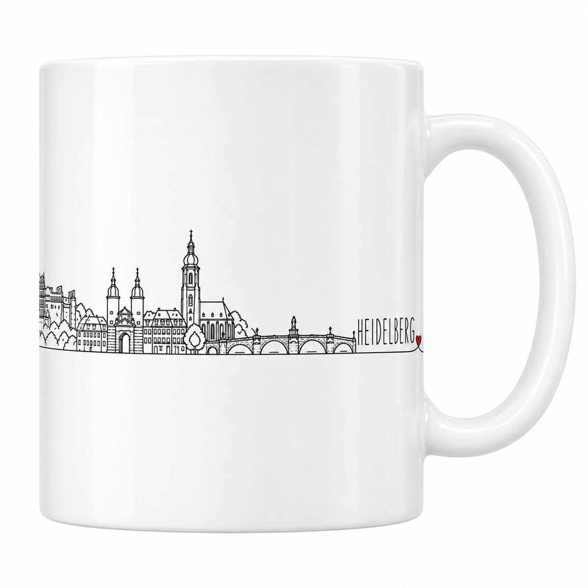 Mug blanc en céramique 330 ml illustré du skyline de Heidelberg au trait noir : le château en ruine sur son flanc boisé, la porte du pont et ses deux tours à bulbe, le clocher de l'église et le pont de pierre à arches