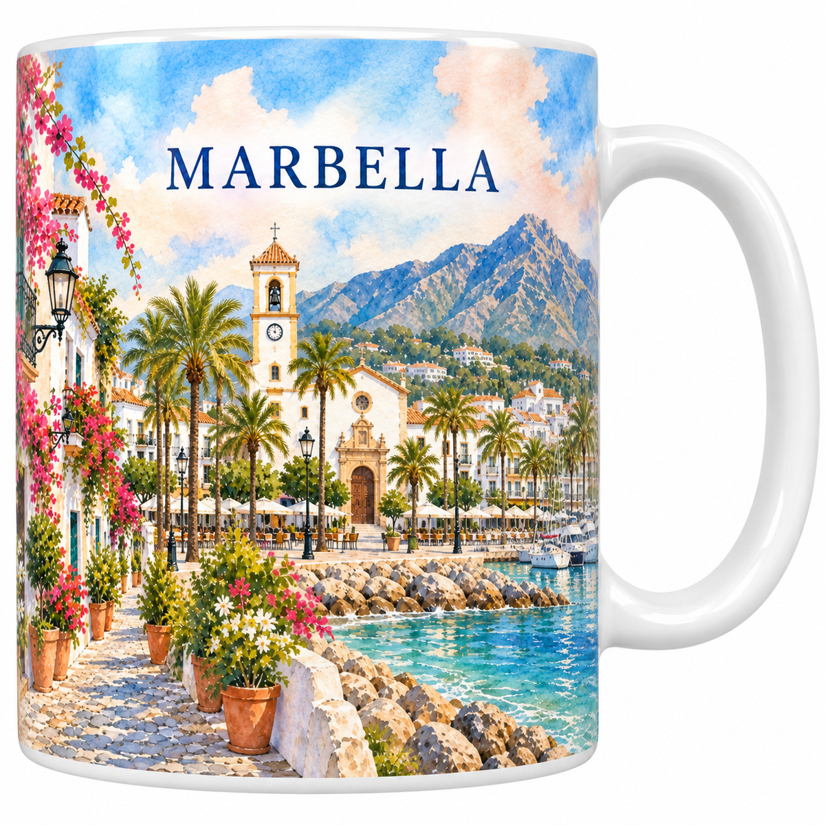 Mug blanc Marbella aquarelle : la promenade pavée aux palmiers et pots fleuris, l'église blanche à tour-horloge et la mer turquoise.