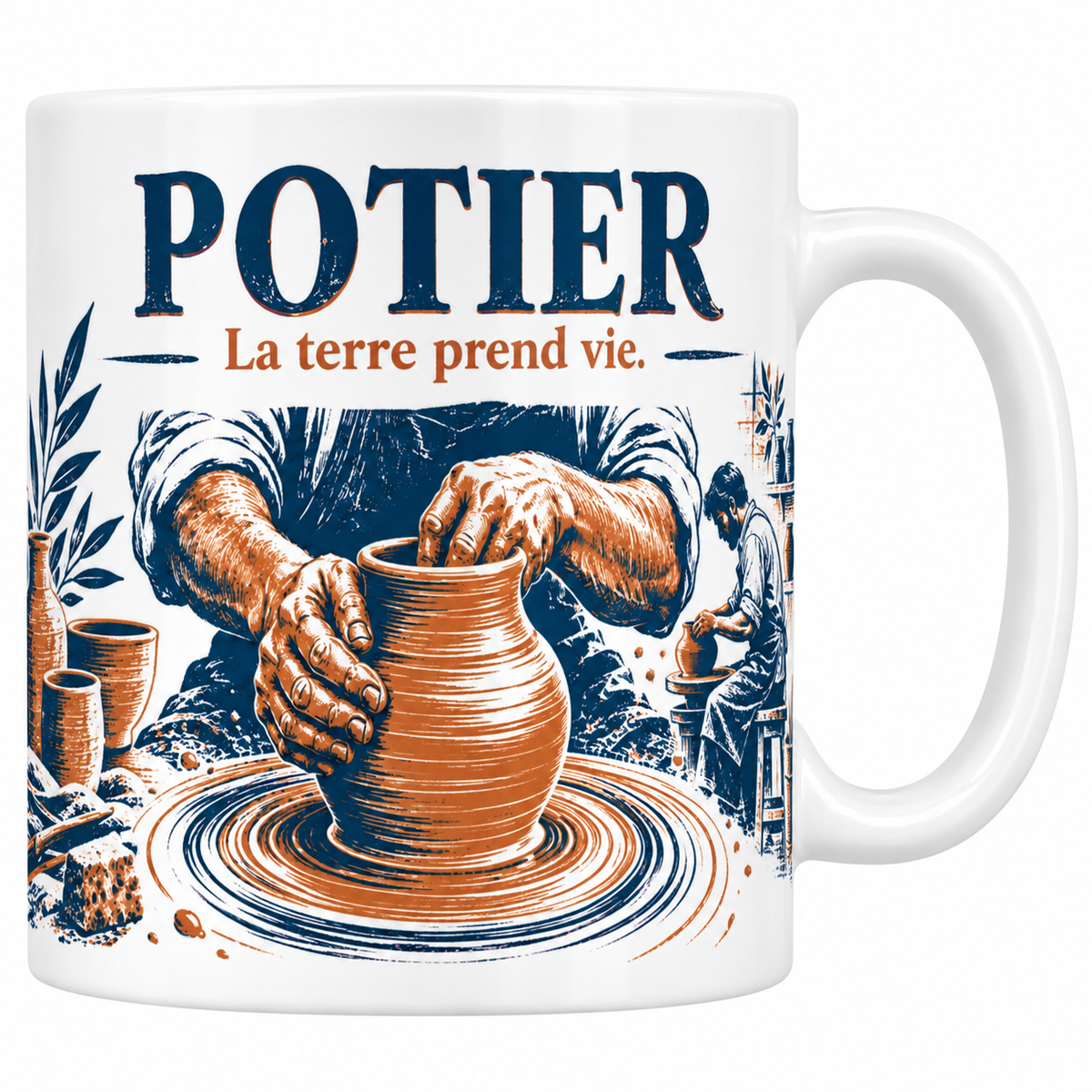Mug potier en céramique blanche 330 ml, le mot POTIER en grandes capitales bleu marine, la devise La terre prend vie en terracotta entre deux traits, deux mains tournant un vase sur un tour en rotation, un potier au tour et des poteries sur une étagère