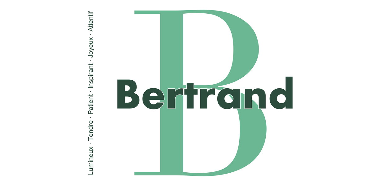 Visuel à plat du mug prénom Bertrand : initiale B pleine hauteur, prénom Bertrand centré et ligne verticale « Lumineux · Tendre · Patient · Inspirant · Joyeux · Attentif »