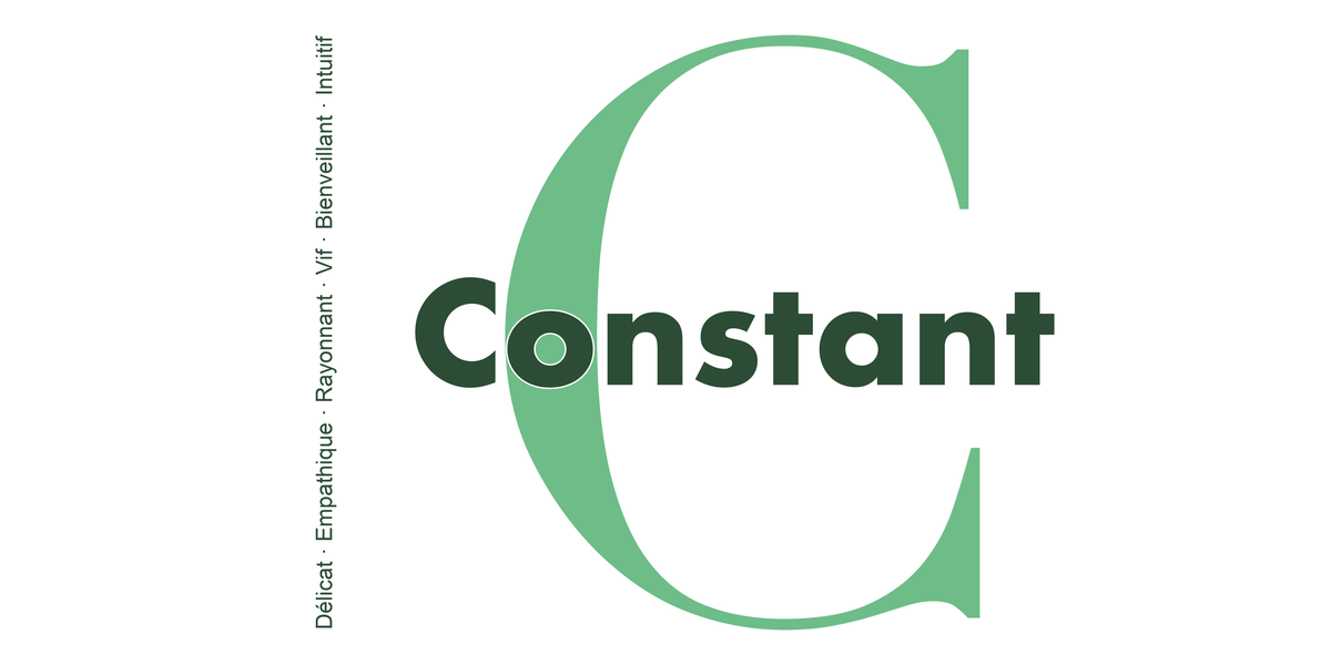 Visuel à plat du mug prénom Constant : initiale C pleine hauteur, prénom Constant centré et ligne verticale « Délicat · Empathique · Rayonnant · Vif · Bienveillant · Intuitif »