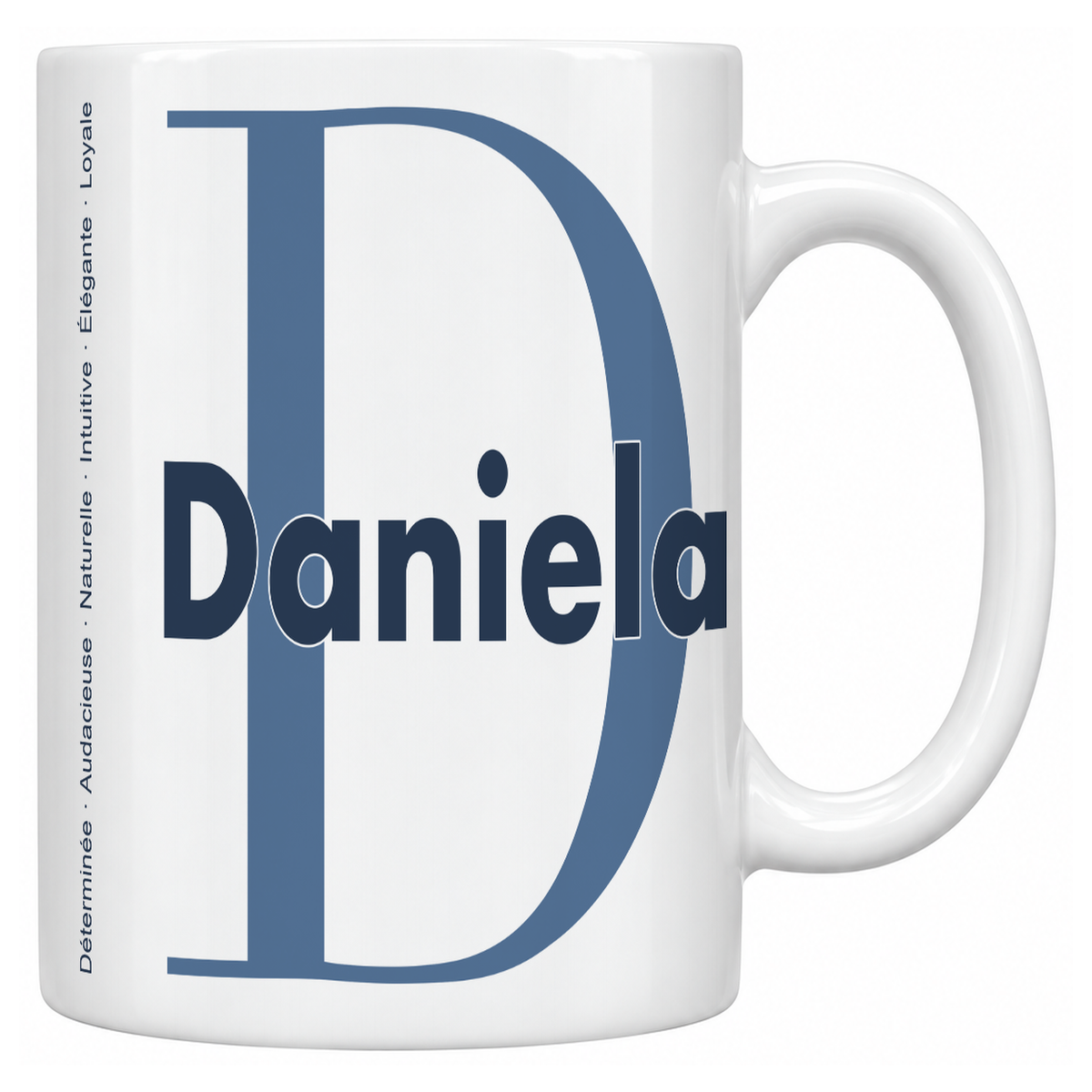Mug blanc céramique 330 ml prénom Daniela : grande initiale D, prénom Daniela en lettres bold et six qualités verticales sur le côté