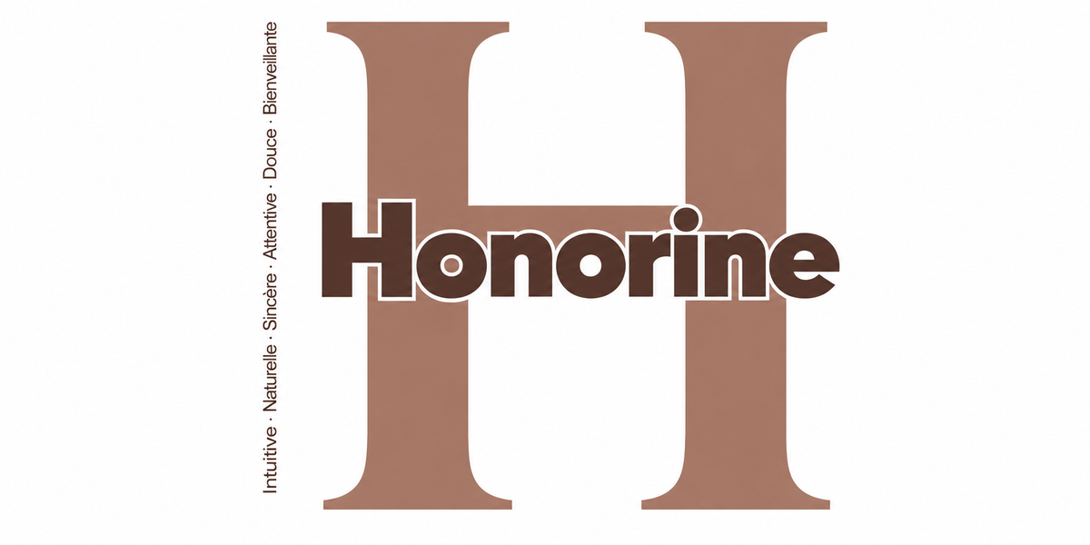 Visuel à plat du mug prénom Honorine : initiale H pleine hauteur, prénom Honorine centré et ligne verticale « Intuitive · Naturelle · Sincère · Attentive · Douce · Bienveillante »
