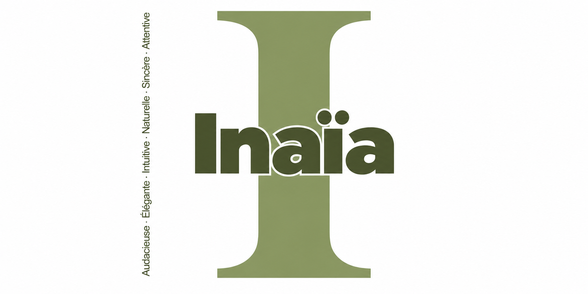 Visuel à plat du mug prénom Inaïa : initiale I pleine hauteur, prénom Inaïa centré et ligne verticale « Audacieuse · Élégante · Intuitive · Naturelle · Sincère · Attentive »