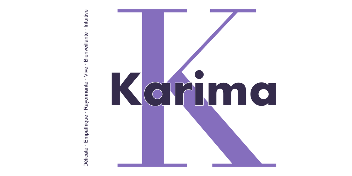 Visuel à plat du mug prénom Karima : initiale K pleine hauteur, prénom Karima centré et ligne verticale « Délicate · Empathique · Rayonnante · Vive · Bienveillante · Intuitive »