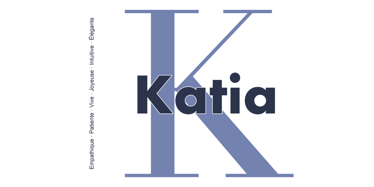 Visuel à plat du mug prénom Katia : initiale K pleine hauteur, prénom Katia centré et ligne verticale « Empathique · Patiente · Vive · Joyeuse · Intuitive · Élégante »