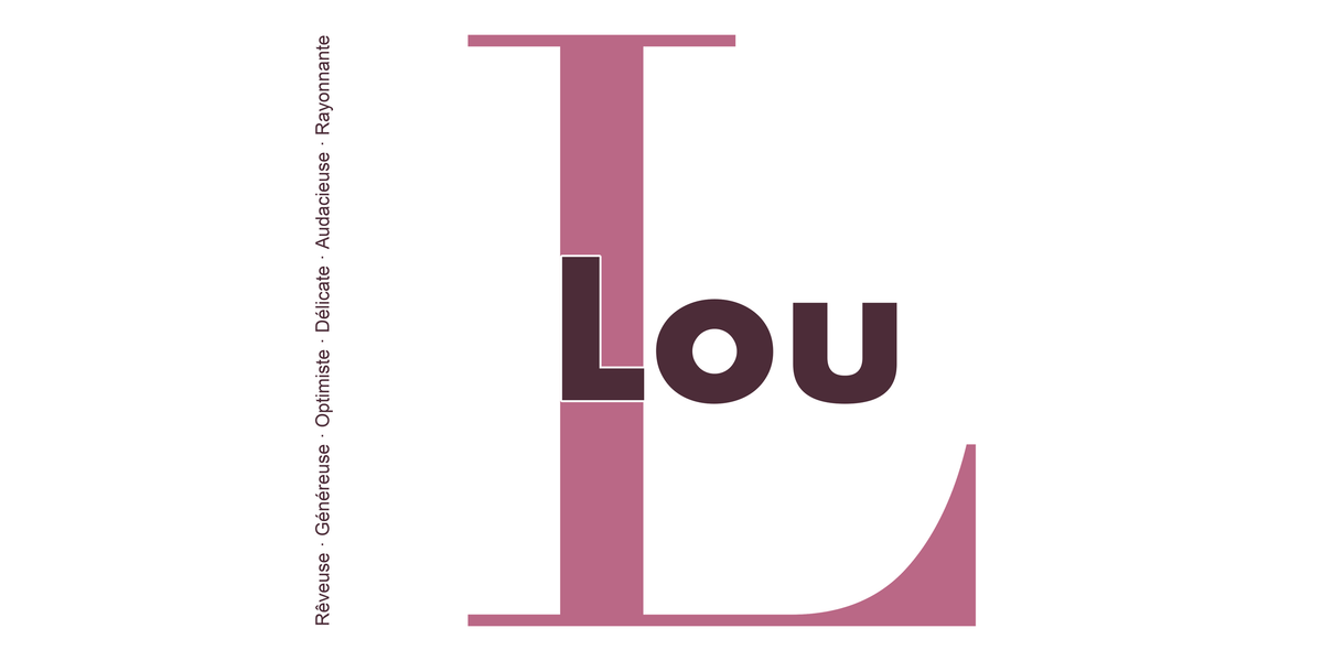 Visuel à plat du mug prénom Lou : initiale L pleine hauteur, prénom Lou centré et ligne verticale « Rêveuse · Généreuse · Optimiste · Délicate · Audacieuse · Rayonnante »