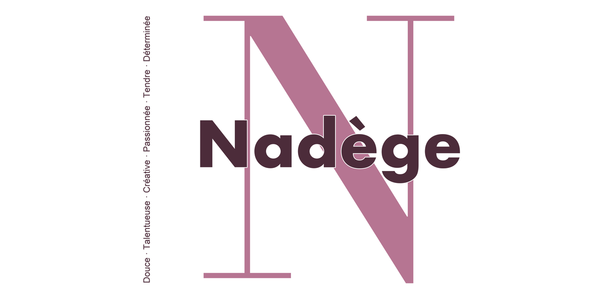Visuel à plat du mug prénom Nadège : initiale N pleine hauteur, prénom Nadège centré et ligne verticale « Douce · Talentueuse · Créative · Passionnée · Tendre · Déterminée »