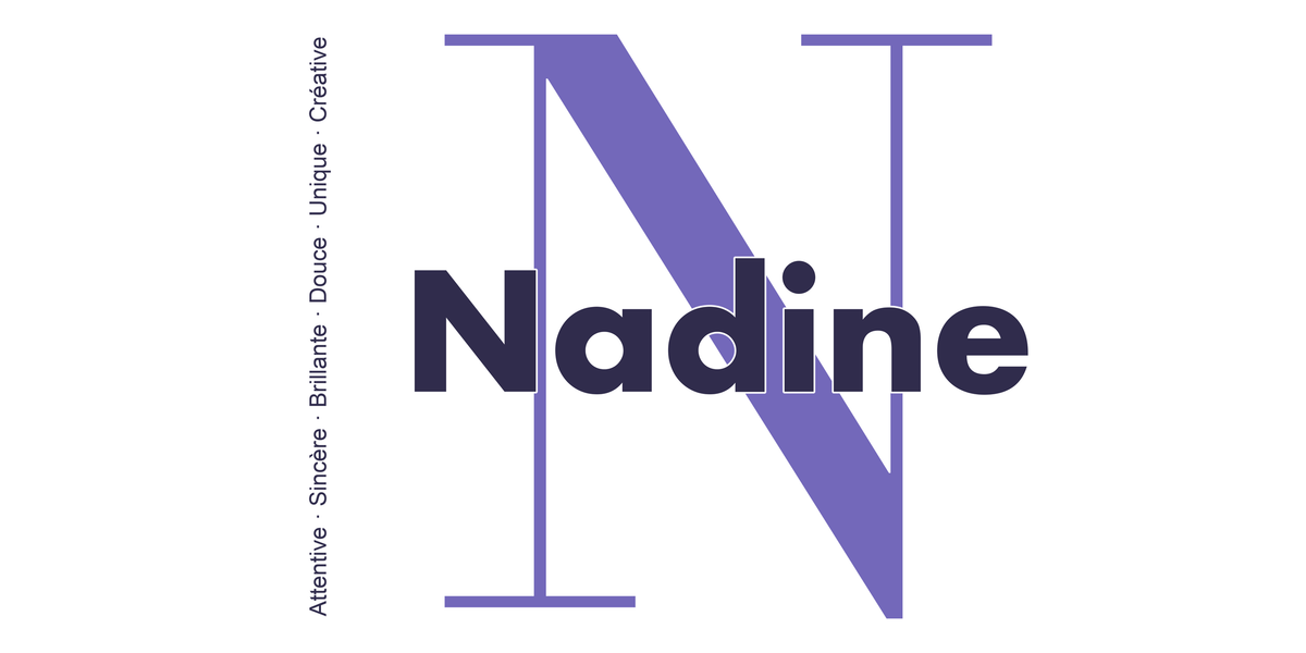 Visuel à plat du mug prénom Nadine : initiale N pleine hauteur, prénom Nadine centré et ligne verticale « Attentive · Sincère · Brillante · Douce · Unique · Créative »