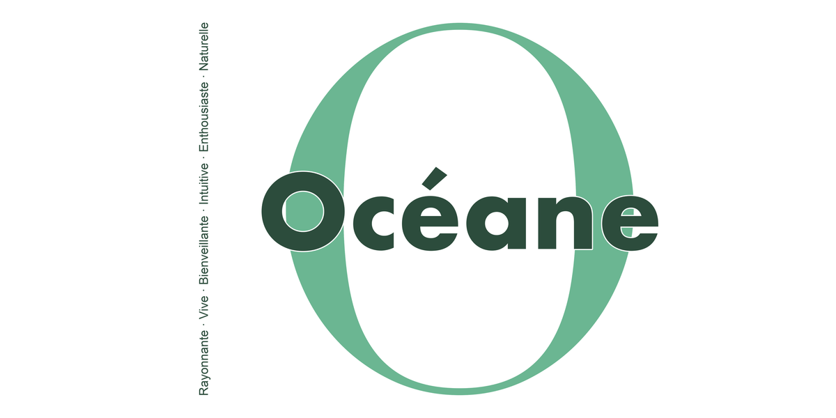 Visuel à plat du mug prénom Océane : initiale O pleine hauteur, prénom Océane centré et ligne verticale « Rayonnante · Vive · Bienveillante · Intuitive · Enthousiaste · Naturelle »