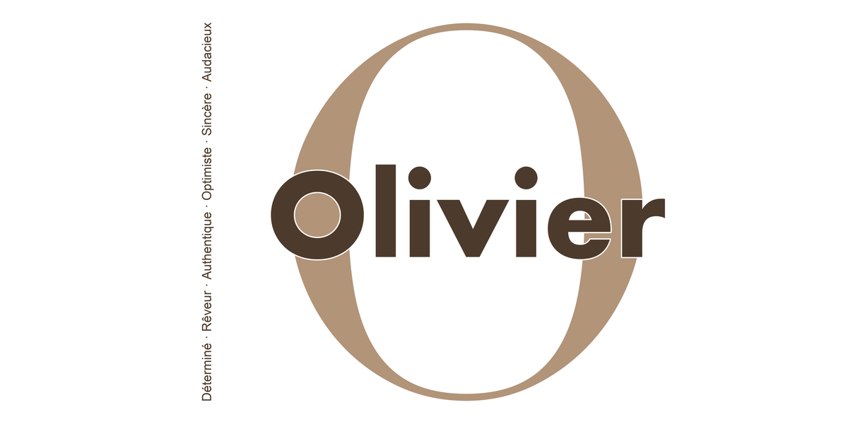 Visuel à plat du mug prénom Olivier : initiale O pleine hauteur, prénom Olivier centré et ligne verticale « Déterminé · Rêveur · Authentique · Optimiste · Sincère · Audacieux »