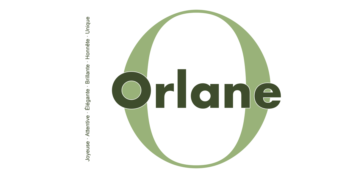 Visuel à plat du mug prénom Orlane : initiale O pleine hauteur, prénom Orlane centré et ligne verticale « Joyeuse · Attentive · Élégante · Brillante · Honnête · Unique »