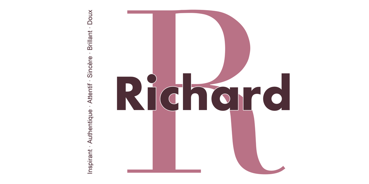 Visuel à plat du mug prénom Richard : initiale R pleine hauteur, prénom Richard centré et ligne verticale « Inspirant · Authentique · Attentif · Sincère · Brillant · Doux »