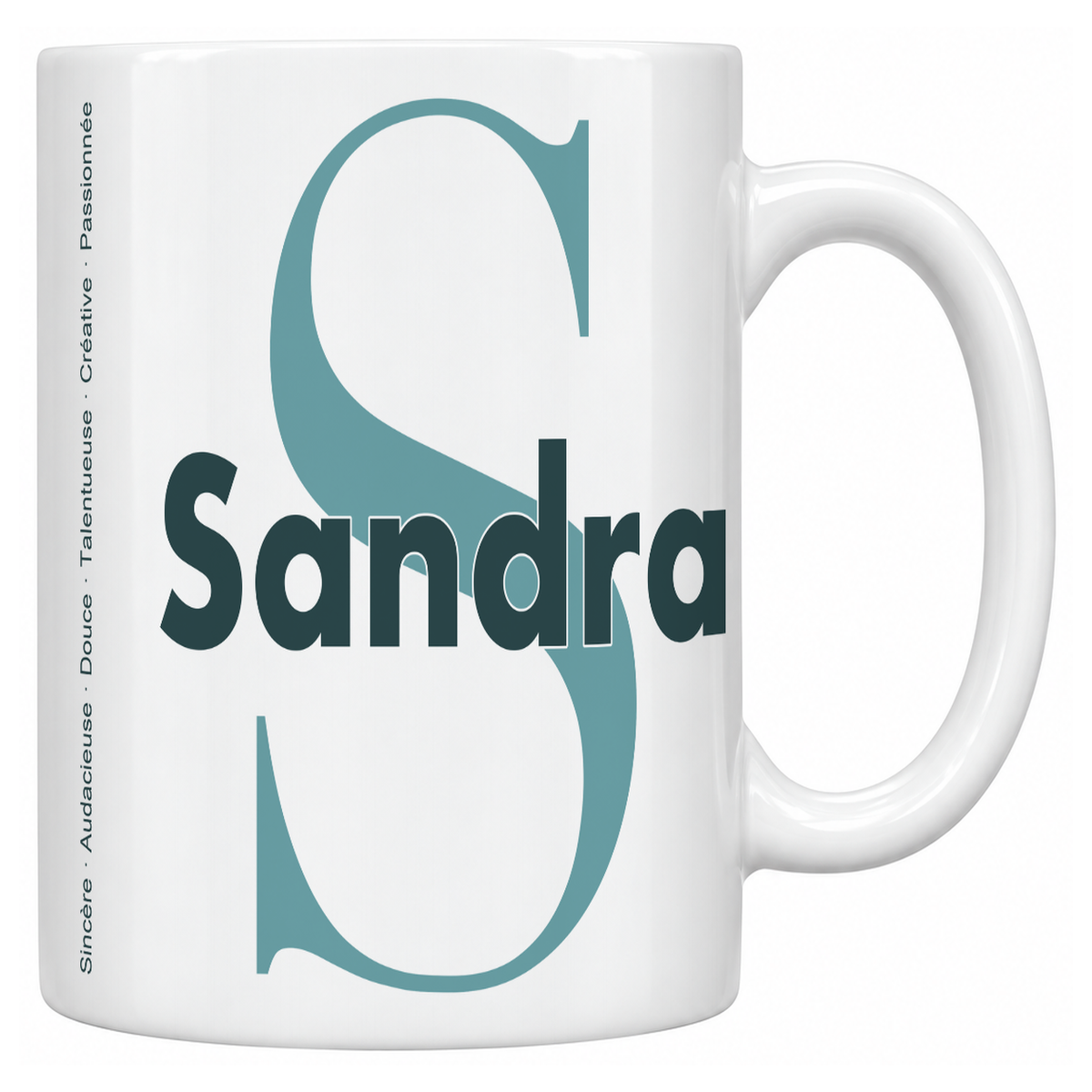 Mug blanc céramique 330 ml prénom Sandra : grande initiale S, prénom Sandra en lettres bold et six qualités verticales sur le côté
