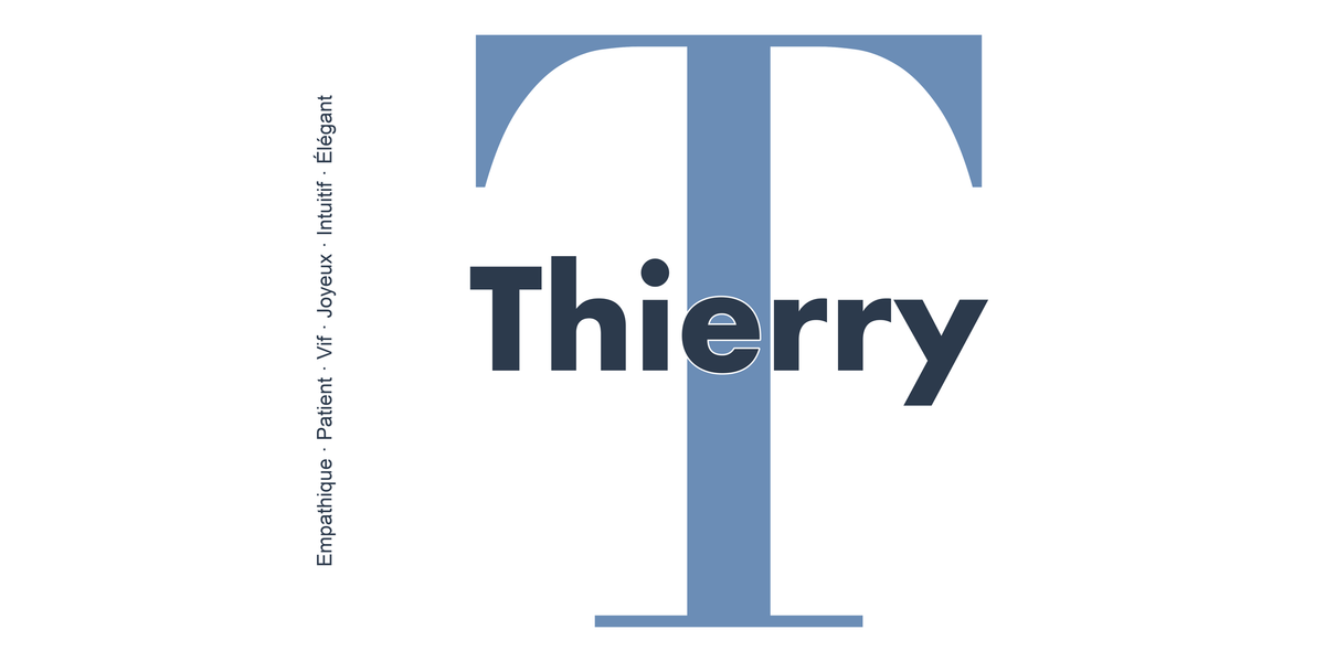 Visuel à plat du mug prénom Thierry : initiale T pleine hauteur, prénom Thierry centré et ligne verticale « Empathique · Patient · Vif · Joyeux · Intuitif · Élégant »