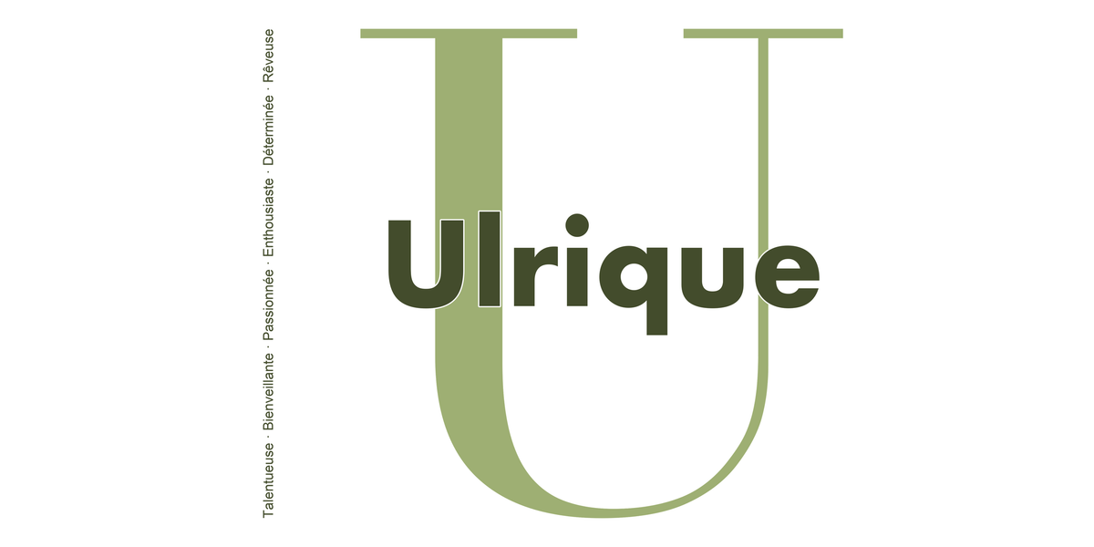 Visuel à plat du mug prénom Ulrique : initiale U pleine hauteur, prénom Ulrique centré et ligne verticale « Talentueuse · Bienveillante · Passionnée · Enthousiaste · Déterminée · Rêveuse »