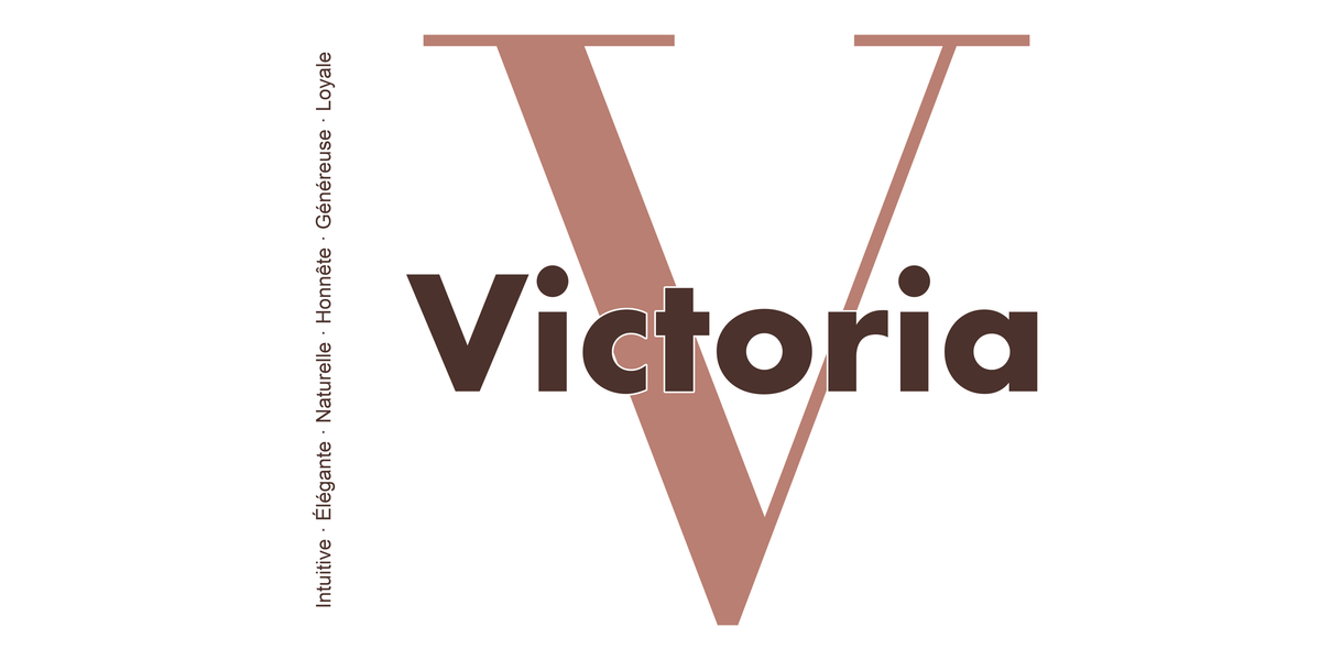 Visuel à plat du mug prénom Victoria : initiale V pleine hauteur, prénom Victoria centré et ligne verticale « Intuitive · Élégante · Naturelle · Honnête · Généreuse · Loyale »