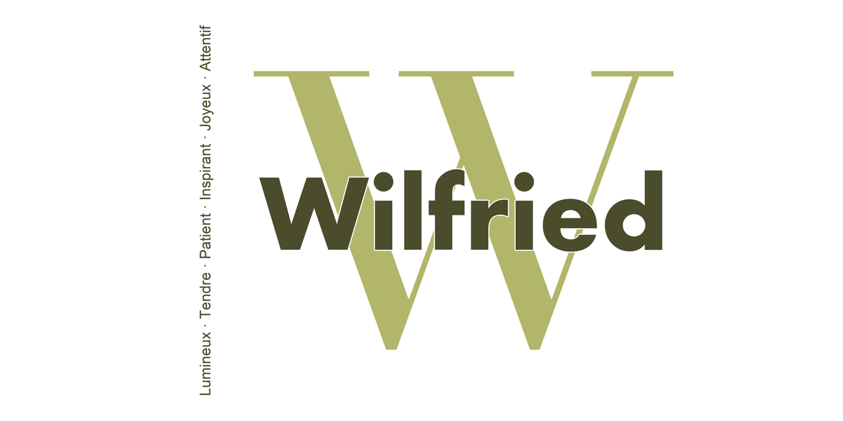 Visuel à plat du mug prénom Wilfried : initiale W pleine hauteur, prénom Wilfried centré et ligne verticale « Lumineux · Tendre · Patient · Inspirant · Joyeux · Attentif »