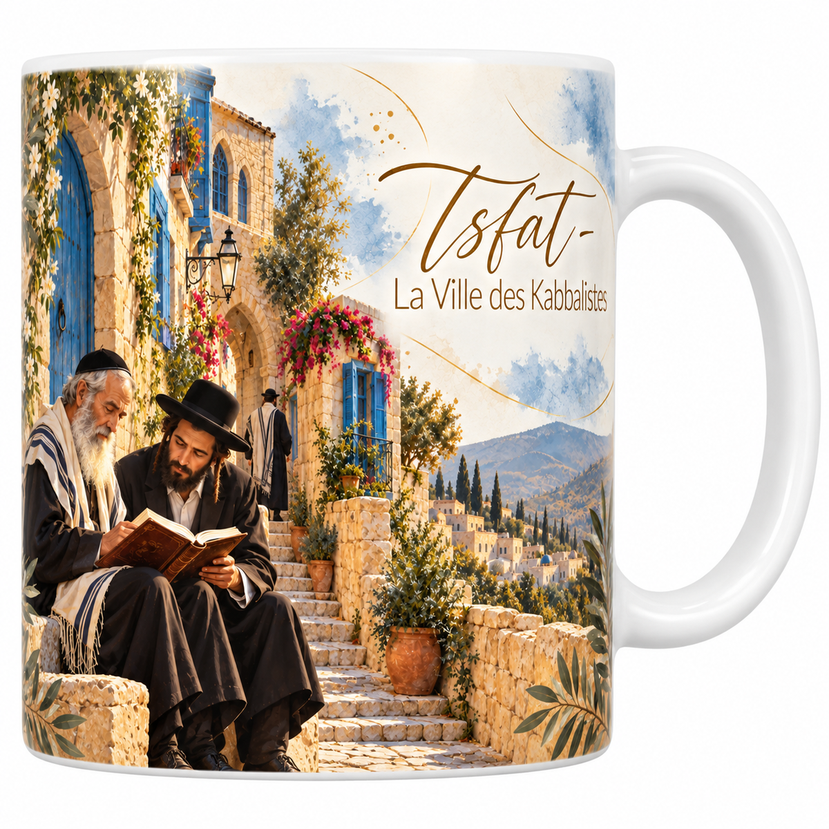 Mug céramique blanche 330 ml illustré de Tsfat à l'aquarelle, deux hommes en habits noirs et talit penchés sur un livre ouvert dans une ruelle en escalier, les portes et volets bleus, les bougainvillées roses, les collines de Galilée au fond et le titre Tsfat - La Ville des Kabbalistes en lettres dorées